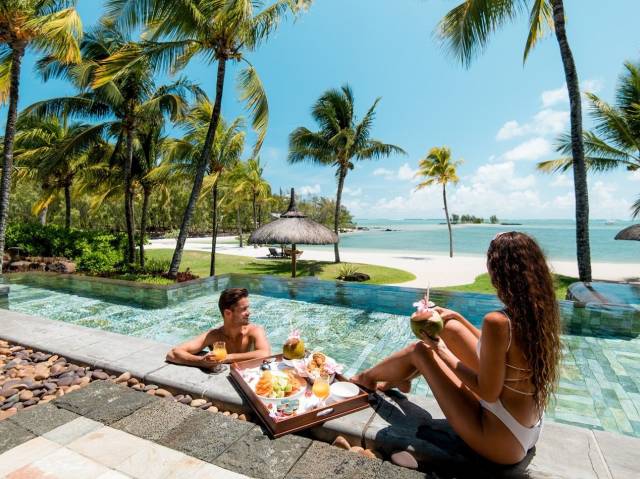 Villa de playa Shangri-La de tres dormitorios - Desayuno en la piscina